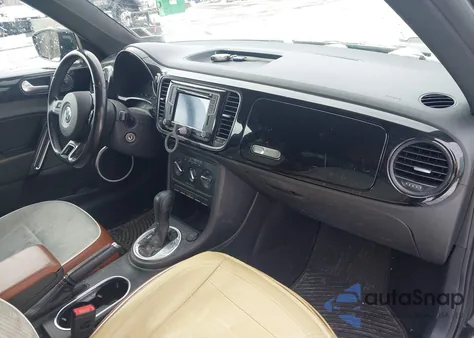 2016 Volkswagen Beetle 1.8T Classic z USA, uszkodzony, nr VIN 3VWF17AT1GM632406